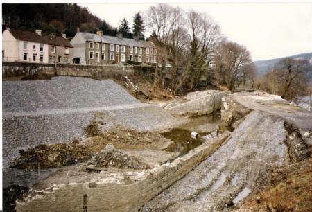 Emergency repairs to bank after cracks appeared in road above