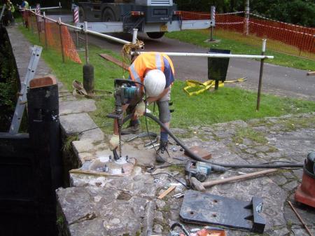 Repositioning of the gate collar on the bottom gate. Vac in situ to remove dust Repositioning of the gate collar on the bottom gate. Vac in situ to remove dust