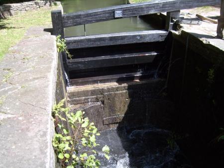 Lock gate renew-Resolven. Top gate improving.
