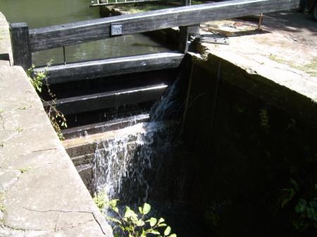 Lock gate renew-Resolven. Top gate may need adjusting around the heel post. Lock gate renew-Resolven. Top gate may need adjusting around the heel post.