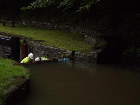 Lock gate renew-Resolven. Water level rising up to stop boards.