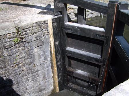 Lock gate renew-Resolven. A good seal.